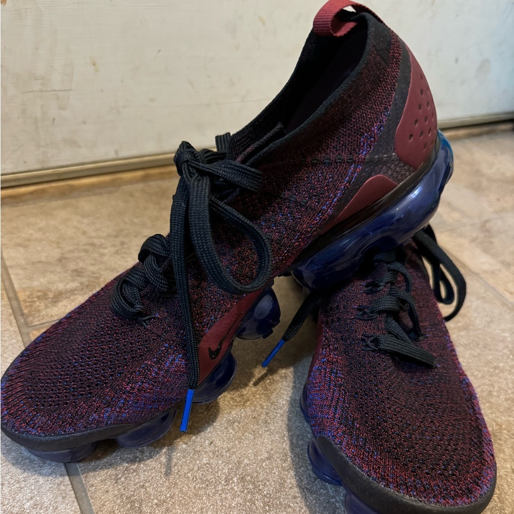 Rare Nike Air mens VaporMax, Flyknit size 9, blue, red and black sneaker.